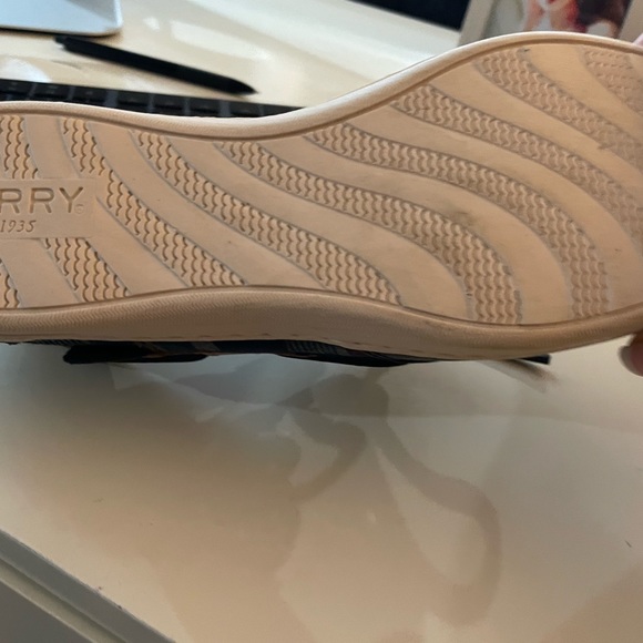 Sperry - Picture 4 of 5